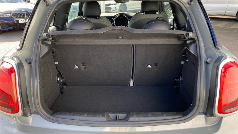 MINI Hatchback 135kW Cooper S Level 2 33kWh 3dr Auto Electric Hatchback